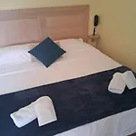 Logis L'instant Mont Le Viaur Otel