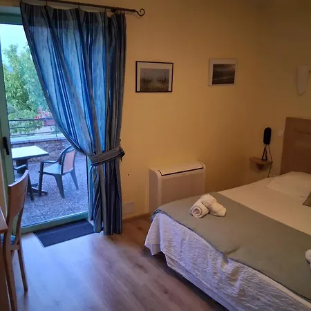 Logis L'instant Mont Le Viaur Otel 3*