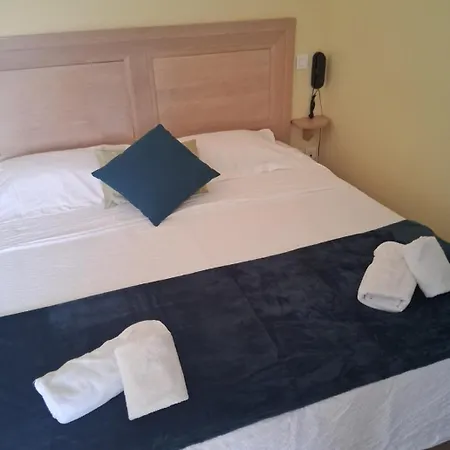 Logis L'instant Mont Le Viaur Hotel