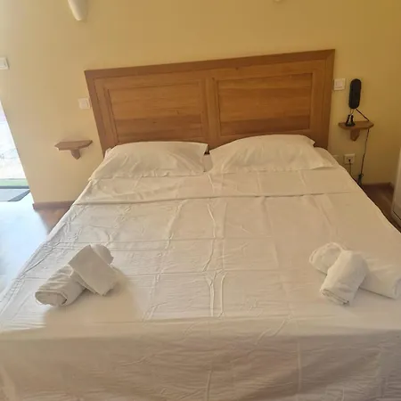 Hotel Logis L'instant Mont Le Viaur 3*