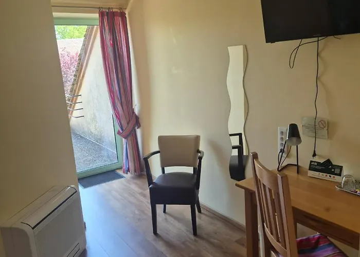 호텔 Logis L'instant Mont Le Viaur 3*