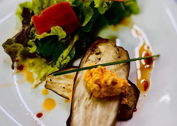 Logis L'instant Mont Le Viaur 호텔 3*